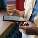 Установка Claude AI на iOS и анализ данных с визуализацией ответов