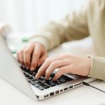 Включение Мультиязычной Поддержки в Claude AI для Командной Работы с Генерацией Изображений