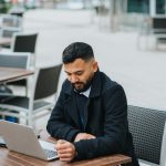 Где найти официальный сайт Claude AI с бесплатным доступом для автоматизации задач